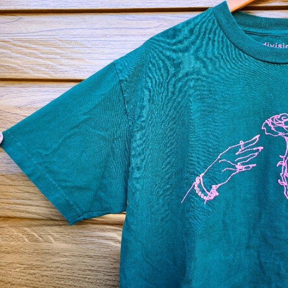 Division of Labor Hand & Rose Tee size Large - Picture 4 of 6